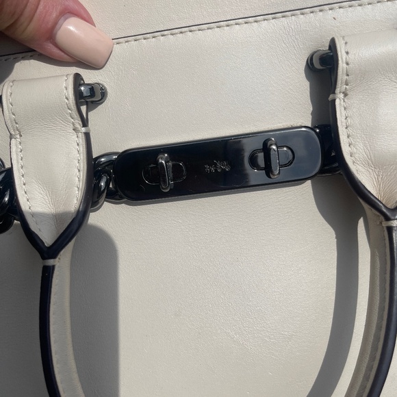 Coach Swagger with Tea Rose Leather Purse - Picture 11 of 14